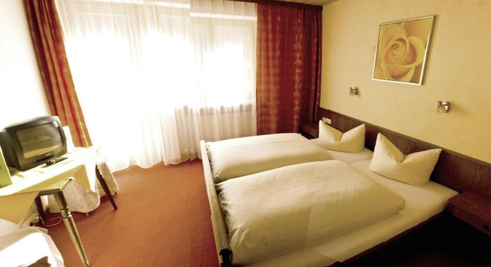 باخ Garni Hotel Stockacher Hof الغرفة الصورة